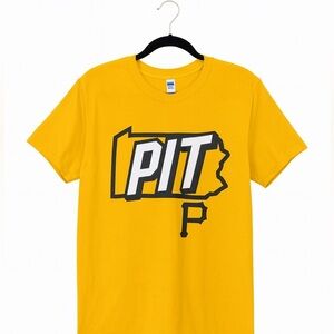 Pittsburgh Pirates MLB Genuine Merchandise Large Yellow Short Sleeve T-Shirt.